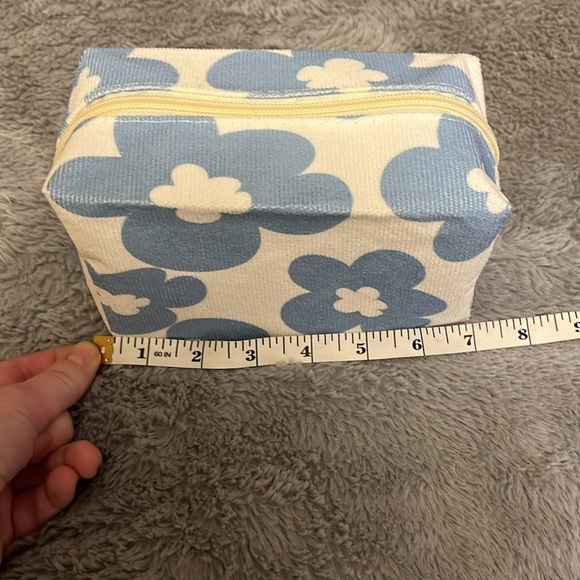 Floral Canvas Cosmetic Bag - Blue and Cream - Picture 3 of 5